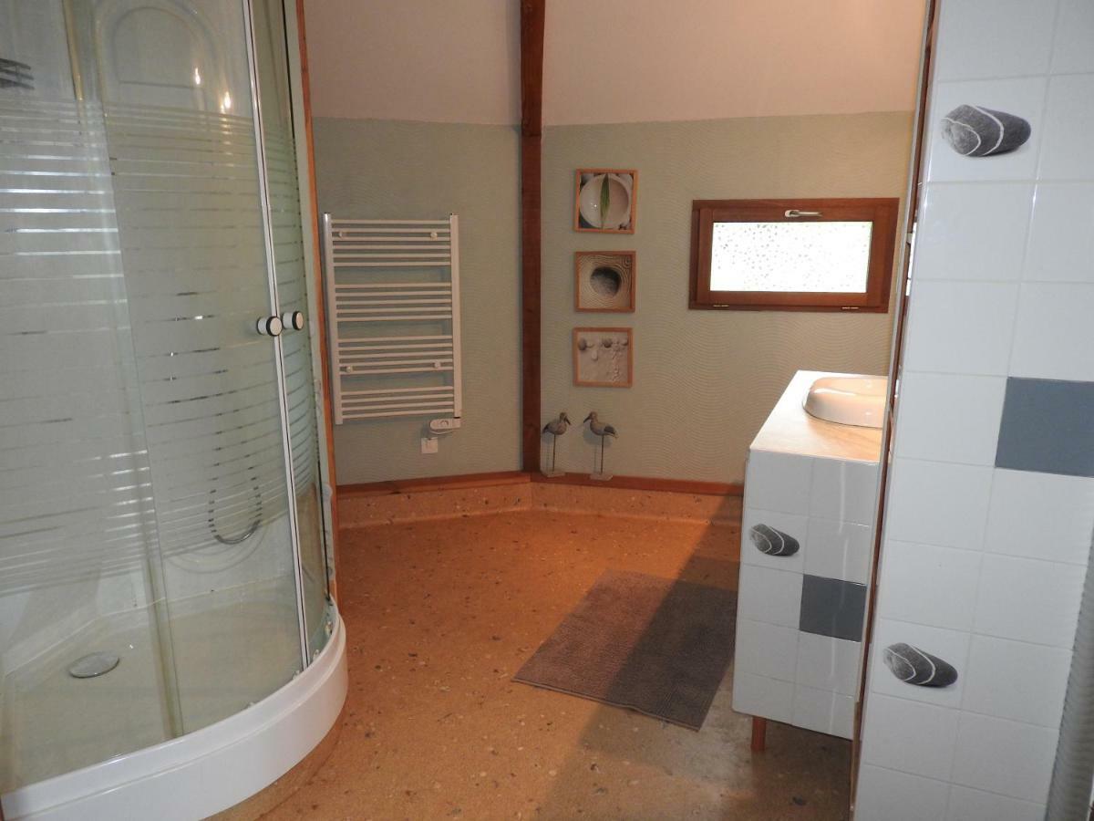 La Maison Ronde Et Ses 2 Cahutes Monthoiron Luaran gambar